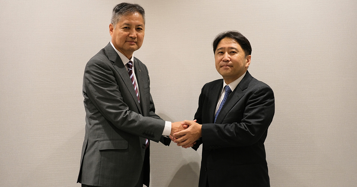 【左】東北電力 DX推進部長 大友氏【右】三井物産 ICT事業本部長 赤司氏