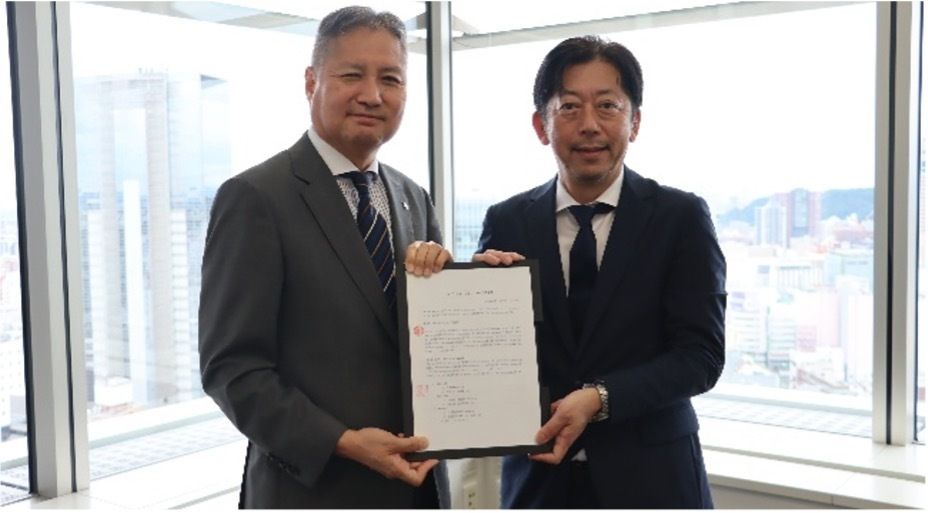 （左）東北電力株式会社 執行役員 DX推進部長 大友洋一氏／（右）日本アイ･ビー･エム株式会社 執行役員 松瀬圭介氏