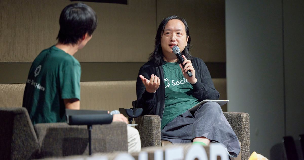 （左）尹 世羅（ユン・セラ）氏／（右）オードリー・タン氏